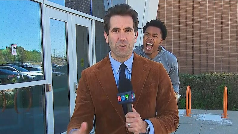 Scottie Barnes crashes CP24 live hit, reacts to news of Kawhi Leonard contract extension