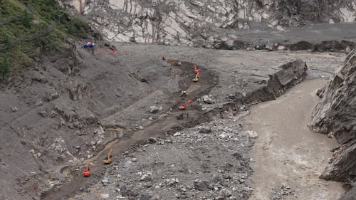 China exerts tight grip on information after floods