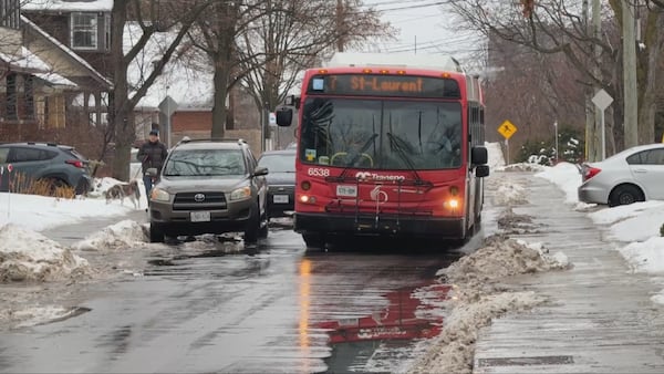 Narrow lanes, snowbanks, parked cars: traffic obstacles on narrow road in Old Ottawa South
