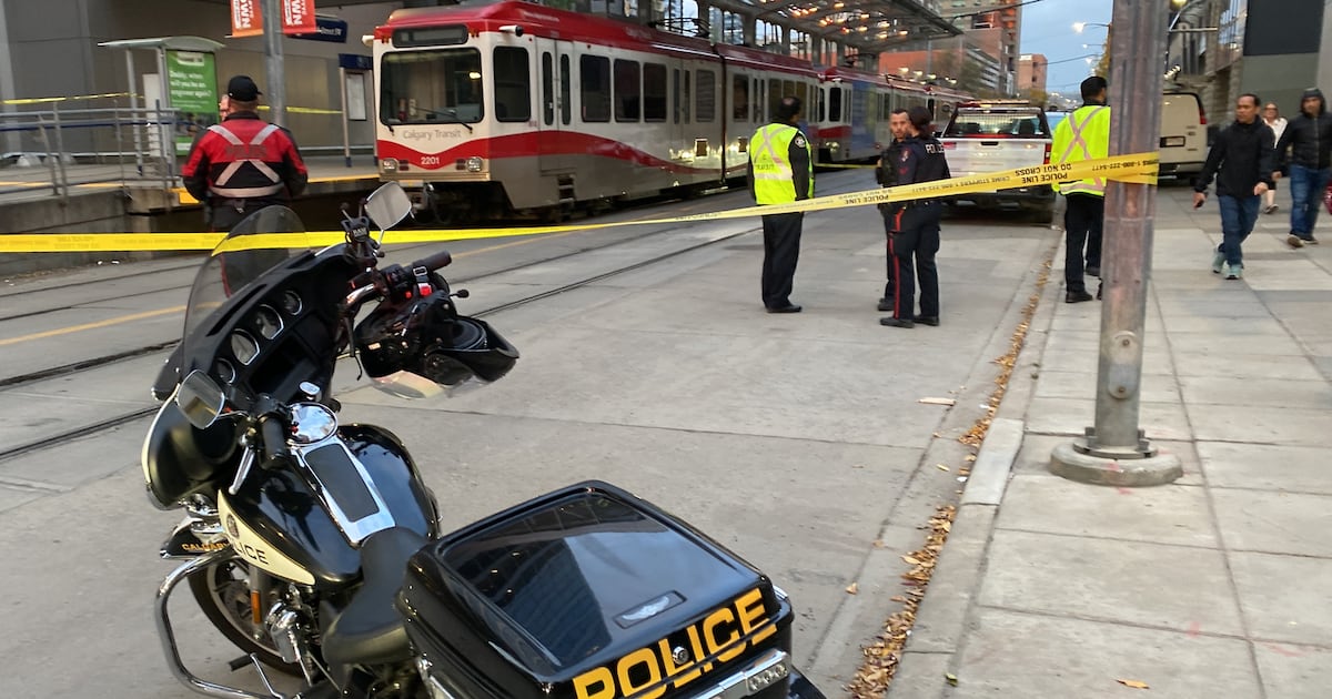 Calagry Bus Calgary Transit service disruption on 7 Ave