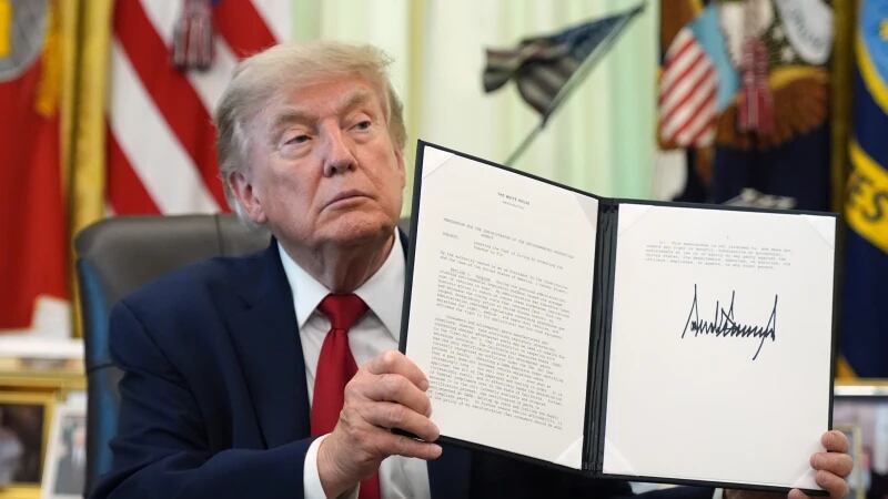 Trump White House lowers fuel economy standards for cars, light trucks