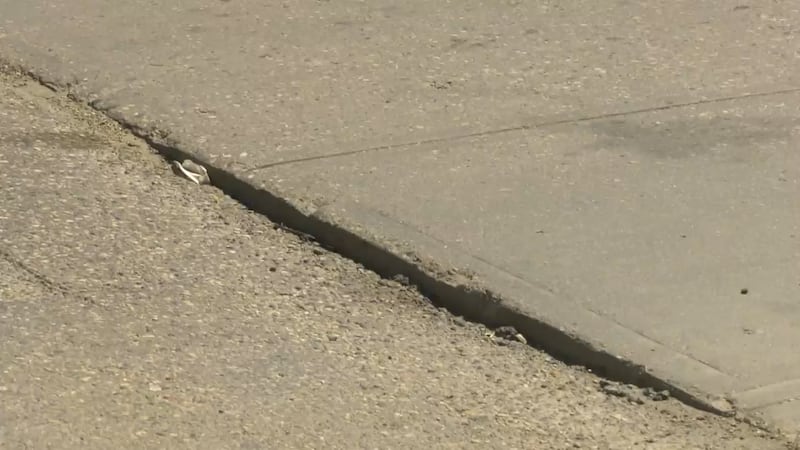 Regina executive committee looks at combining underground infrastructure with road, sidewalk repairs