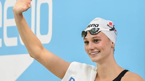 Summer McIntosh breaks women's 200-metre butterfly world record at Canadian trials