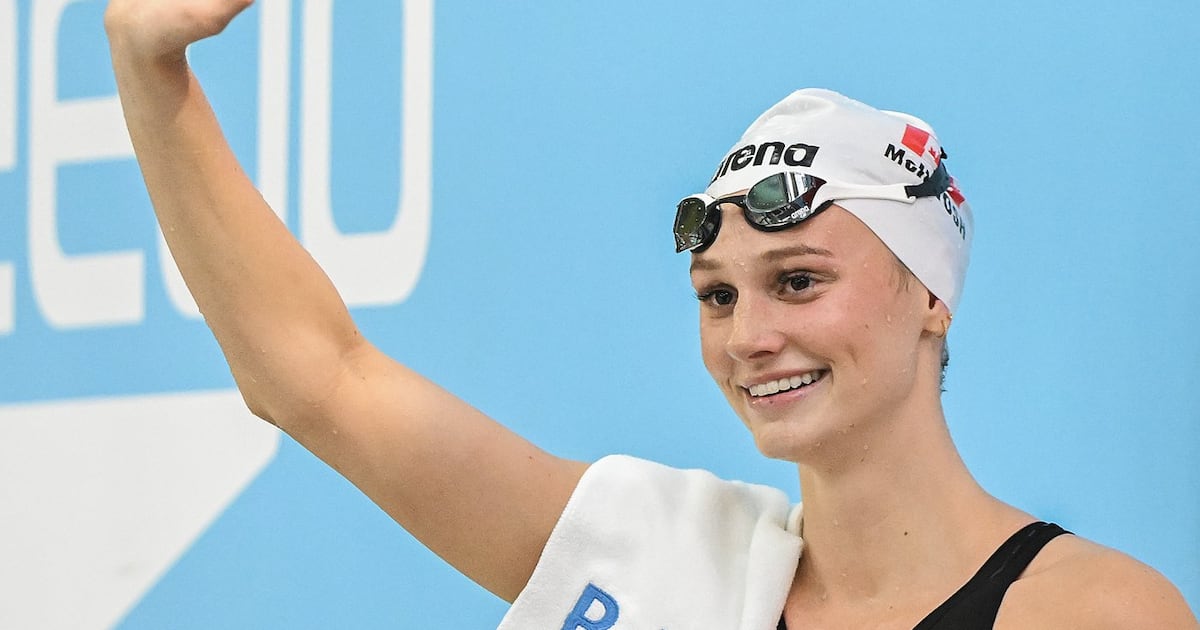 Summer McIntosh breaks women's 200-metre butterfly world record at Canadian trials