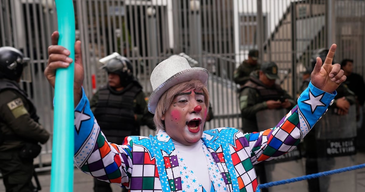 Clowns protestieren in Bolivien gegen ein Dekret, das ihre ...