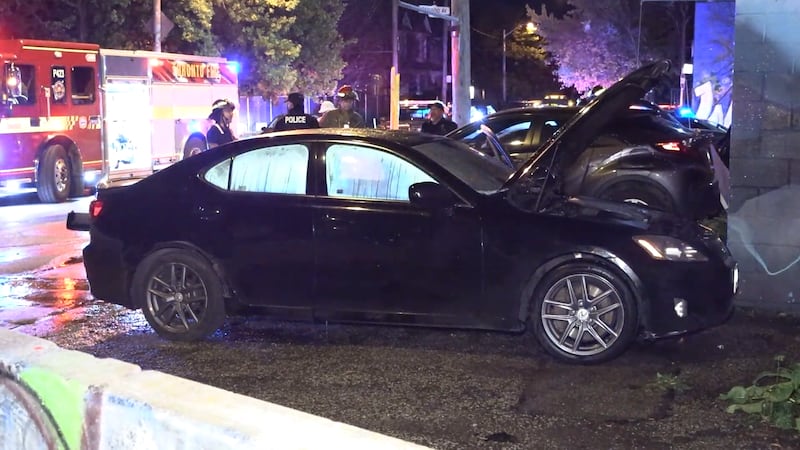Toronto police investigating suspected arson after two vehicles catch fire