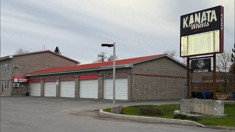 Worker dies after tire ruptures at auto shop near Ottawa: police