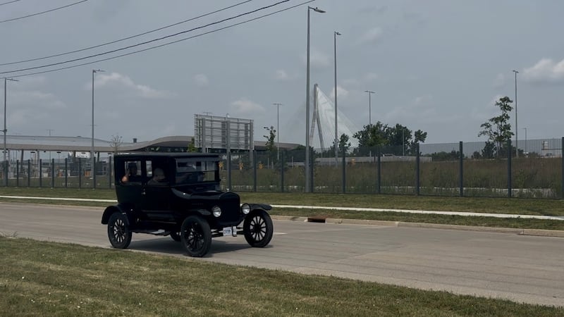 1925 Model T crosses newly opened Gordie Howe International Bridge