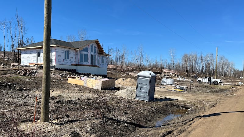 ‘I see new hope’: Lac du Bonnet residents rebuilding one year after deadly wildfires
