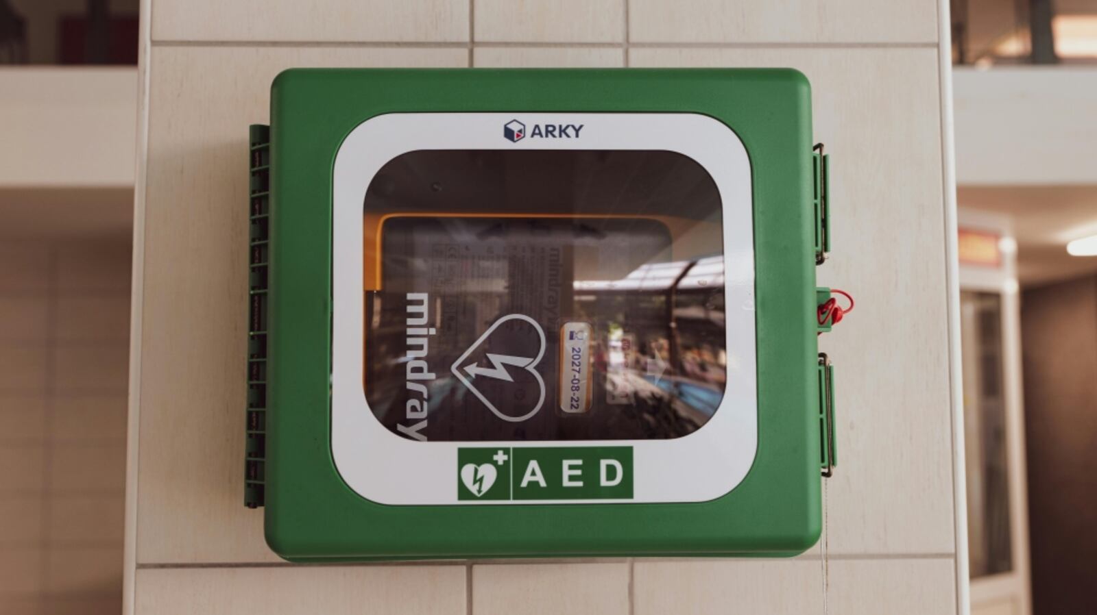 Diffibrilators Defibrillators to be installed in all Quebec public schools