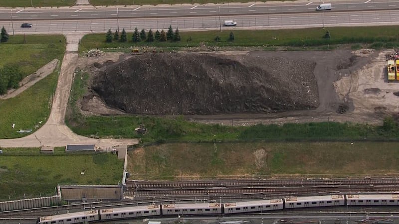 Toronto snow pile continues to stand despite heat wave