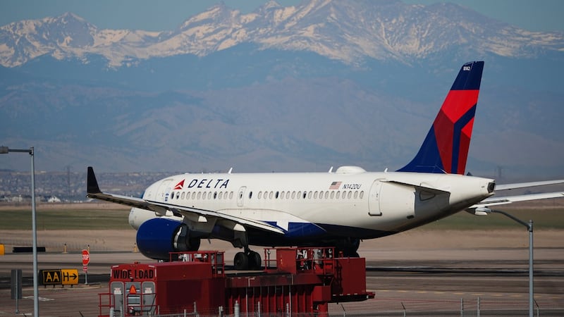 Delta flight ‘felt a big bang’ after apparently being hit by firework while landing in Chicago