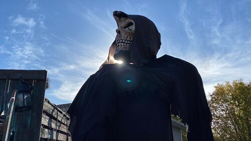 The Halloween display outside of Kevin Whittaker's haunted house featuring many decorations. (CTV/Derek Haggett)