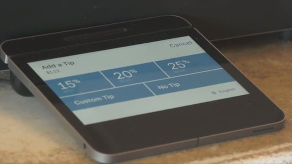 Consumer group calls for tighter controls on tipping in Quebec stores