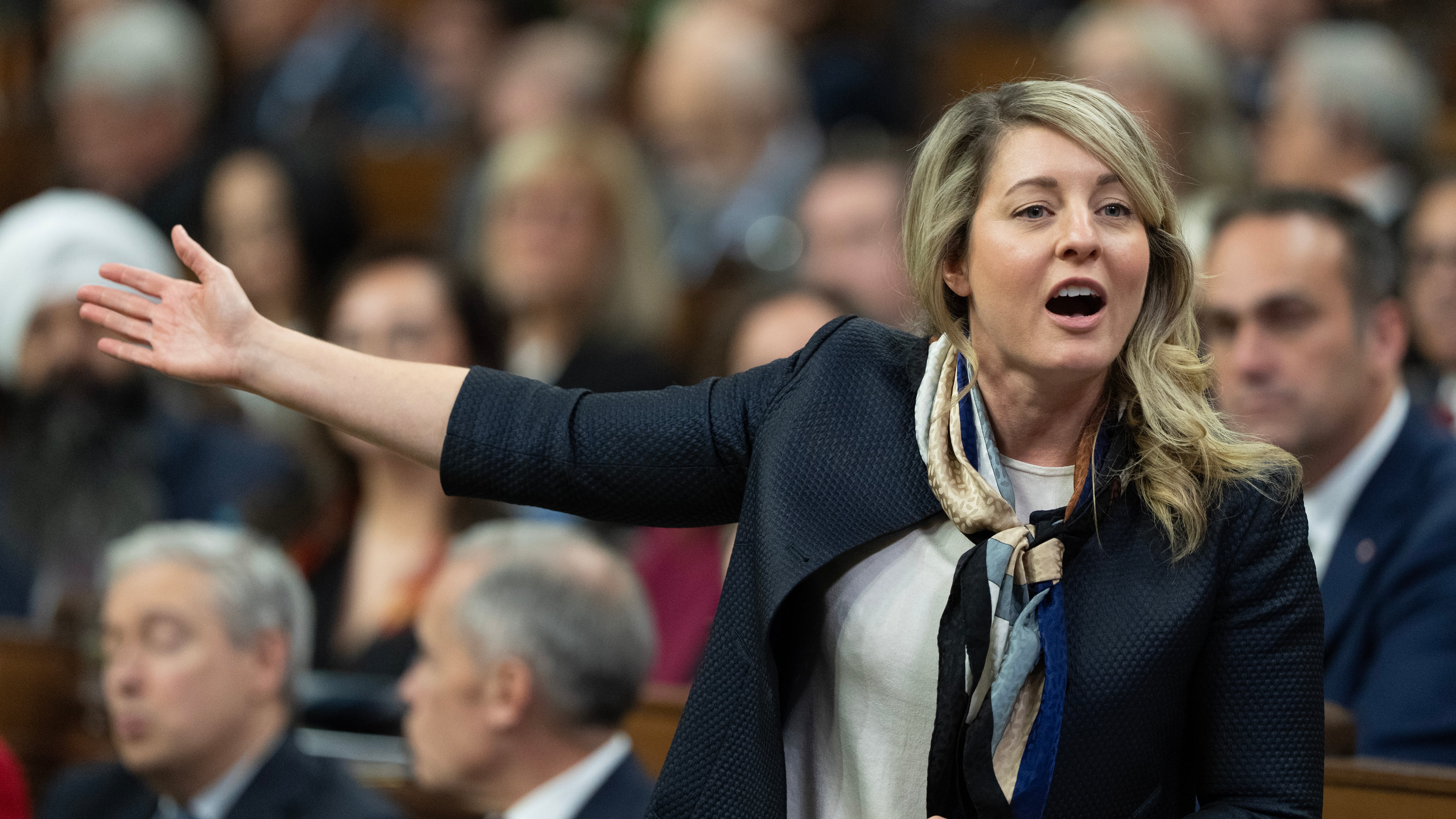 Minister Joly accuses PQ of wanting to “throw” Quebec into Trump's arms
