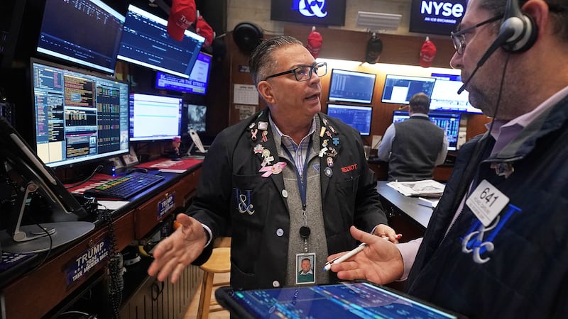 Sinking AI stocks and rising oil prices weigh on Wall Street