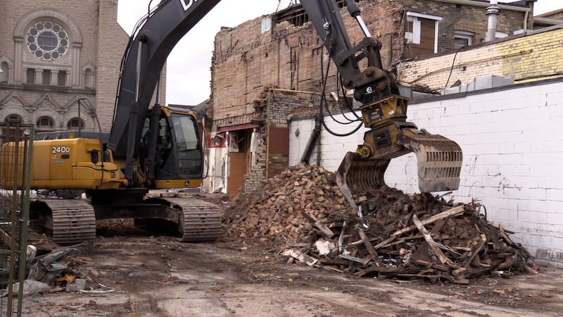 ‘Getting rid of rubble’: Site clearing underway four months after fire destroyed historic property in downtown St. Thomas, Ont.