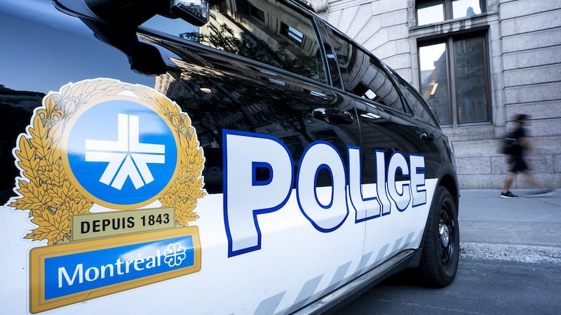 Fire destroys 3 trucks, damages 10 vehicles in Montreal