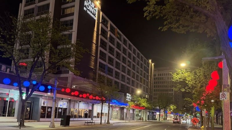 Downtown Windsor lights to be changed to red and blue in support of the Pistons and Canadiens
