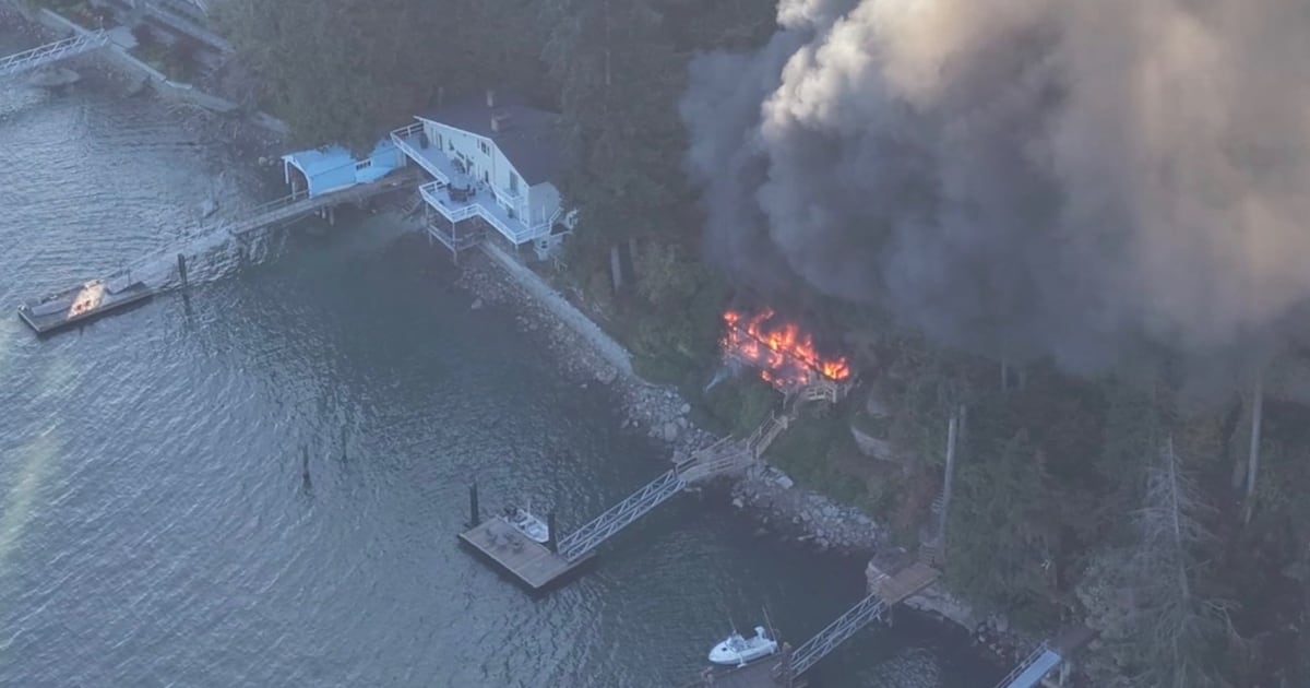 Waterfront fire sends plume of smoke over North Vancouver - CTV News