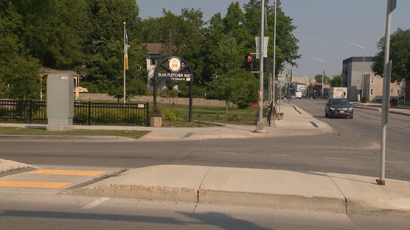 Man stabbed while trying to help someone possibly overdosing: Winnipeg police