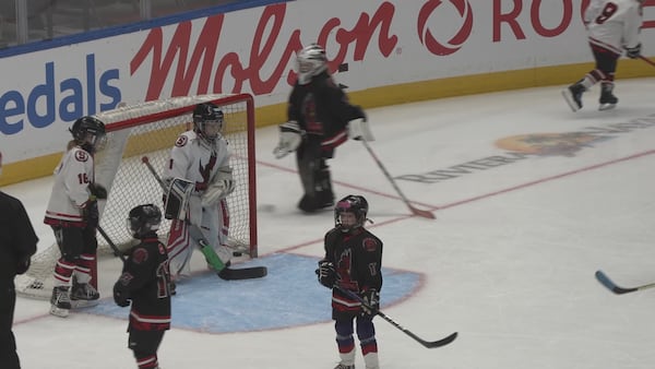 Vancouver Canucks open Rogers Arena to youth hockey teams amid rink shutdown