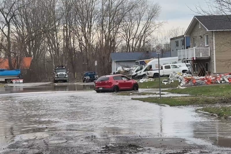 ‘Hope for the best, prepare for the worst:’ Residents along Ottawa River brace for flooding
