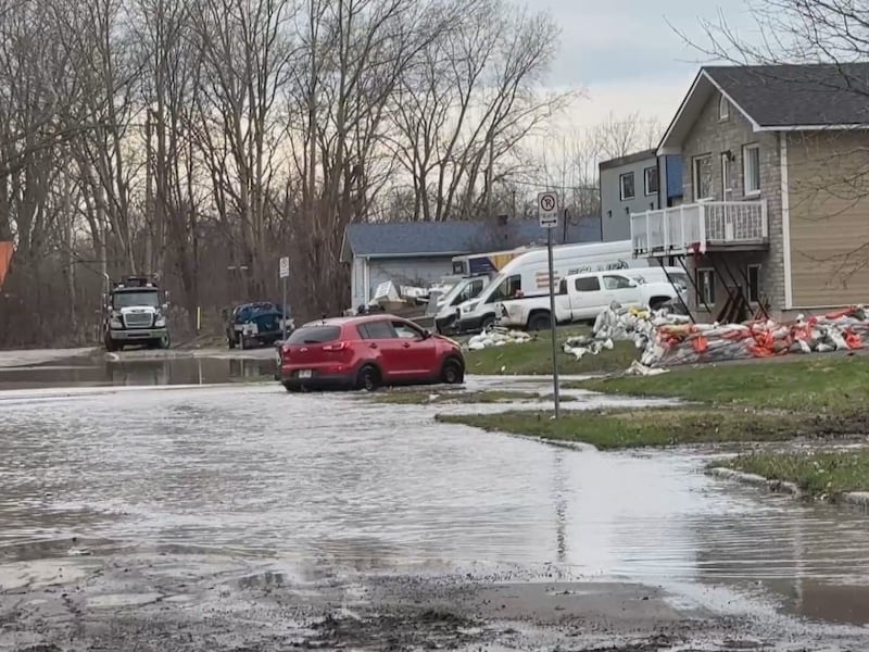 ‘Hope for the best, prepare for the worst:’ Residents along Ottawa River brace for flooding