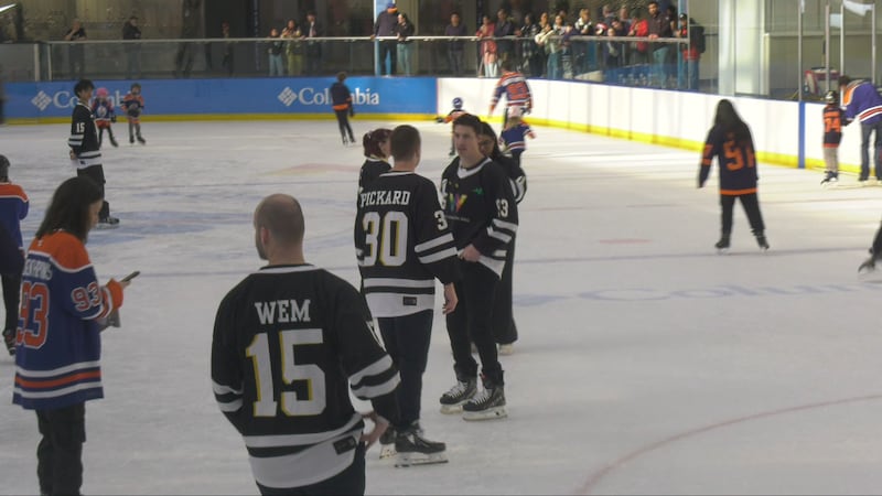 Pair of Oilers skate with fans as part of sports-access fundraising effort