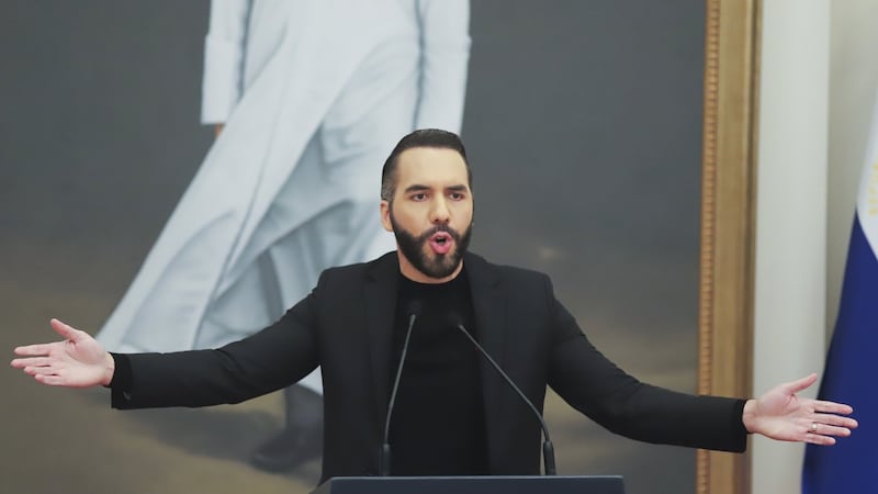 El Salvador holds mass trial for 486 alleged gang members