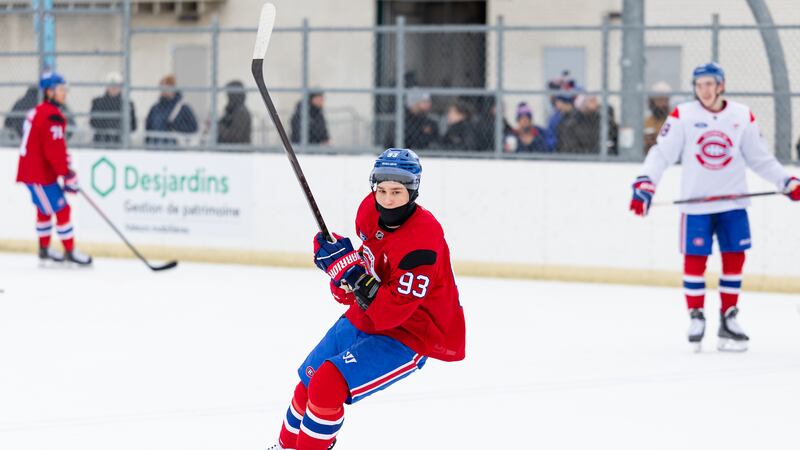 IN PHOTOS: Montreal Canadiens take practice to outdoor rink
