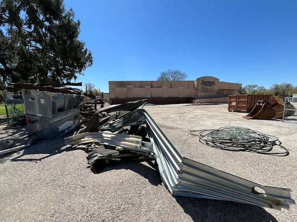 Demolition begins at former Roseland Golf Club clubhouse in Windsor