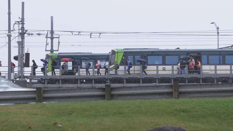 Lightning strikes near REM: Network down and trains evacuated