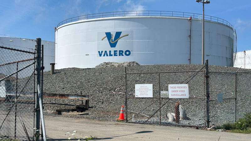 Residents say goodbye to long-standing fuel tanks in Eastern Passage, N.S.