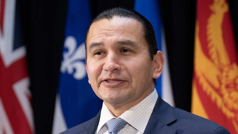 Manitoba could have commissioner enforce planned social media ban for kids: Kinew