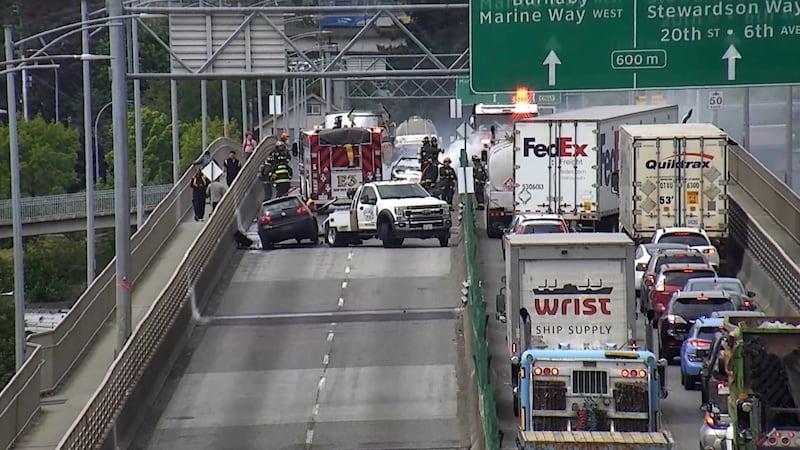 Vehicle fire causes delays on Queensborough Bridge