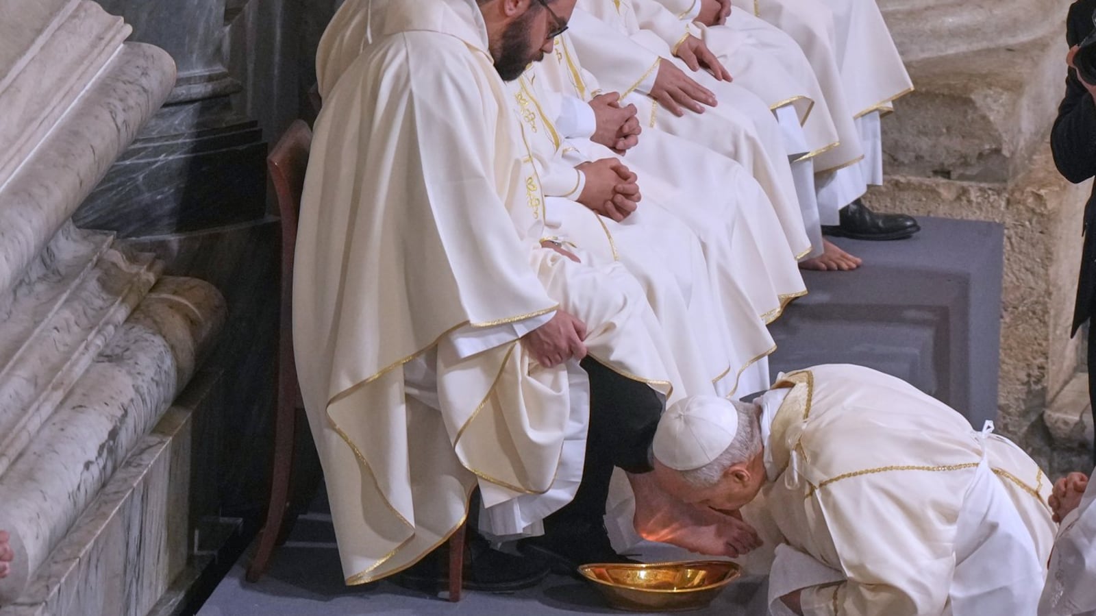 Pope Ritual Holy Thursday ritual: Pope Leo XIV washes 12 priests' feet