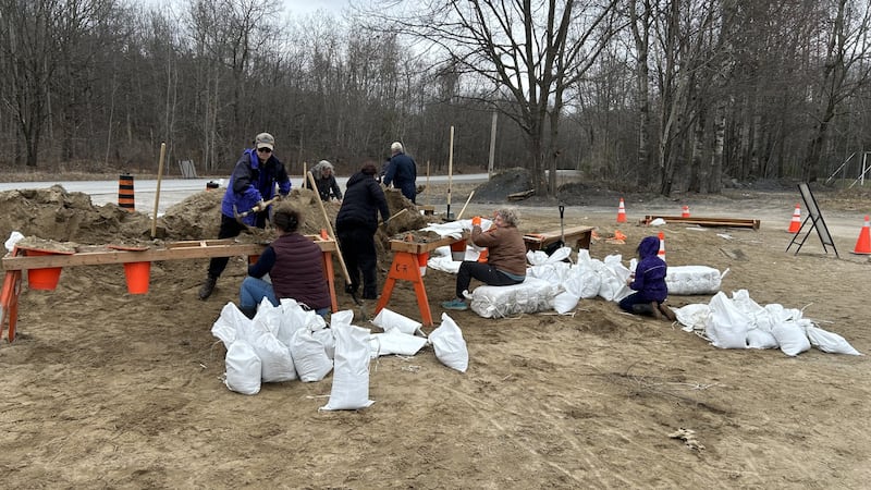 Sandbaggers needed as water levels on Ottawa River rise, councillor says