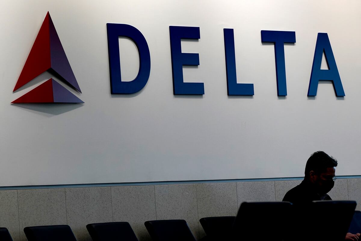 Delta passenger arrested after refusing to end phone call, forcing entire plane to deplane
