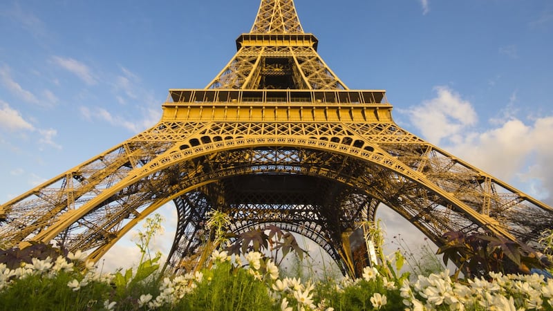 Eiffel Tower closed in row over women removed for Hindu group