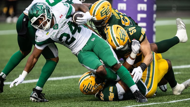 Stevens helps Riders edge West-leading Elks 28-26 in front of 31,757 fans in Edmonton