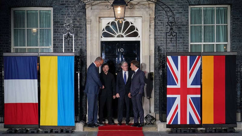 Starmer hosts Zelenskyy, Macron and Merz as Russian strikes kill 3 in Ukraine