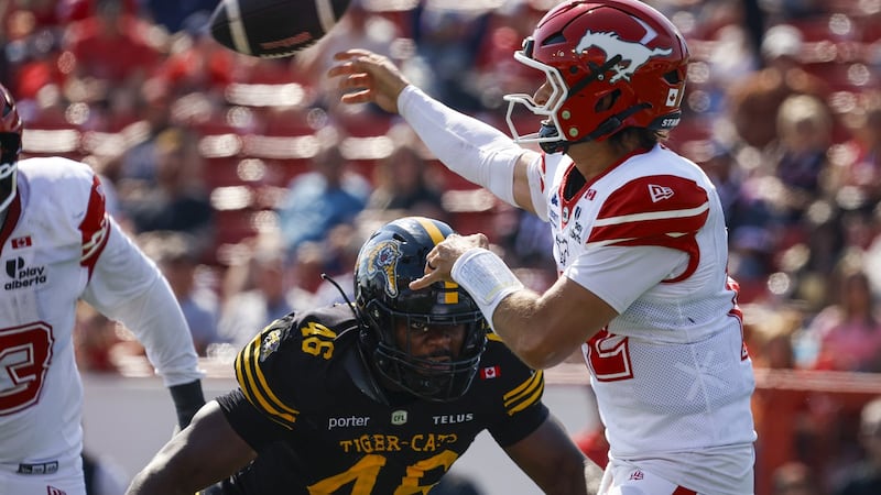 Mills scores late touchdown to lift Stampeders to 28-23 victory over Tiger-Cats