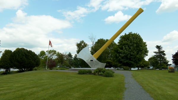 A look at the world’s largest roadside attractions in Canada