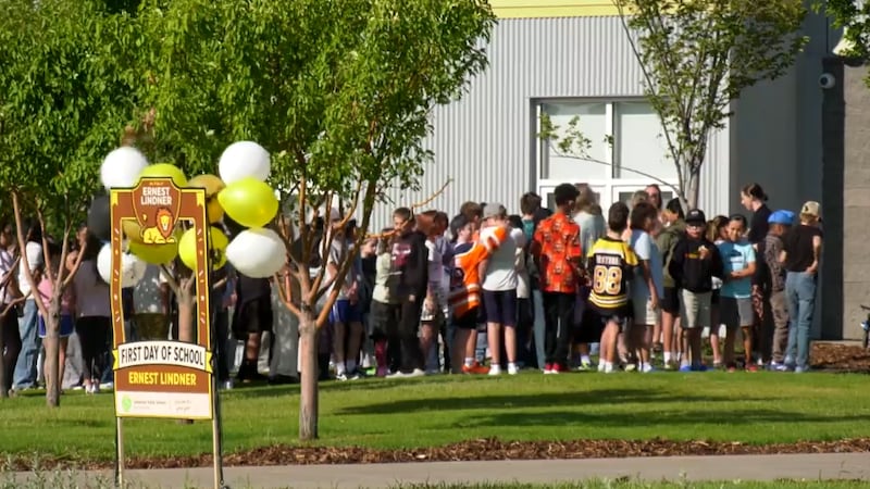 Thousands of Saskatoon students head back to school after summer break