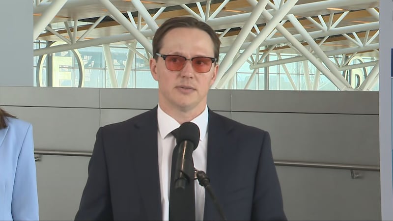 Dreeshen steers clear of answer about Alta. separatism vote at news conference