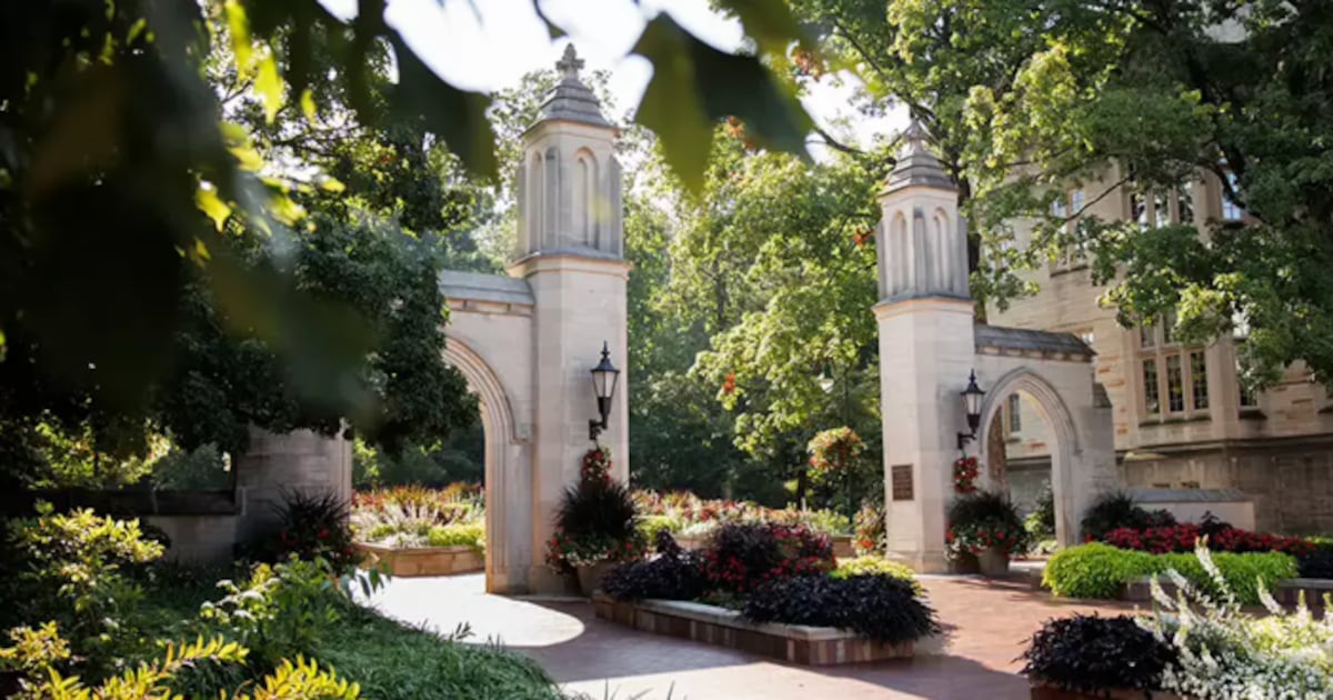 Sieben Mitglieder einer Studentenverbindung der Indiana University wegen ...