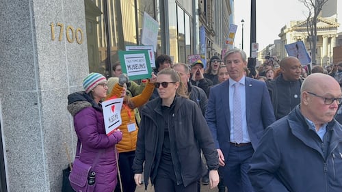 Premier Tim Houston walks into Nova Scotia Province House as protestors gather around. (CTV/Jesse Thomas)