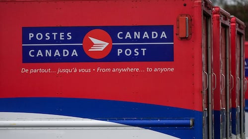 Feds greenlight $673 million to keep Canada Post afloat this year