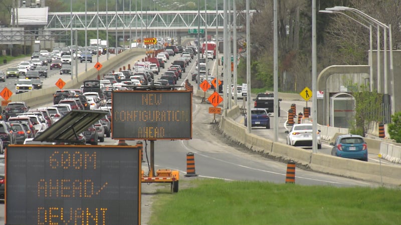 ‘It’s absolutely ridiculous’: Commuters frustrated with Highway 417 lane closures and traffic